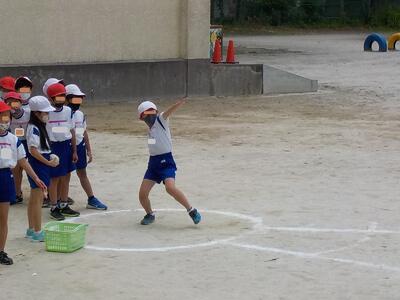 ソフトボール投げ