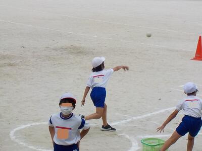 ソフトボール投げ